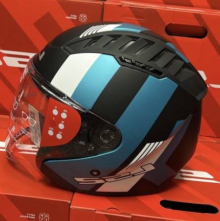 اسود وتركوازي مط